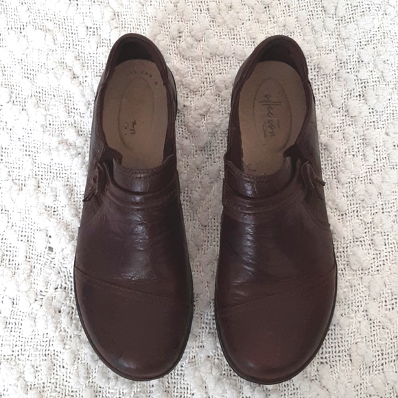 2/$50 CLARKS Shoes - Leather Upper - Padded Lining - Cushioned Insole - Sz 9M - Picture 2 of 11